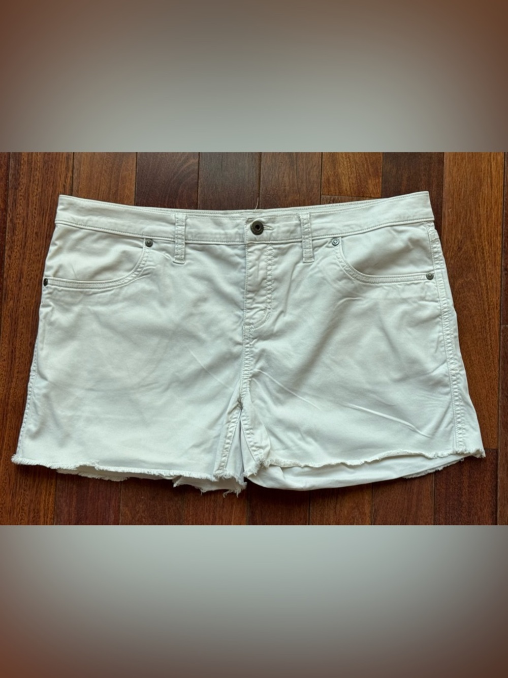 Carve Designs Off White OAHU
4" TWILL SHORT Size 12. Good
Condition!